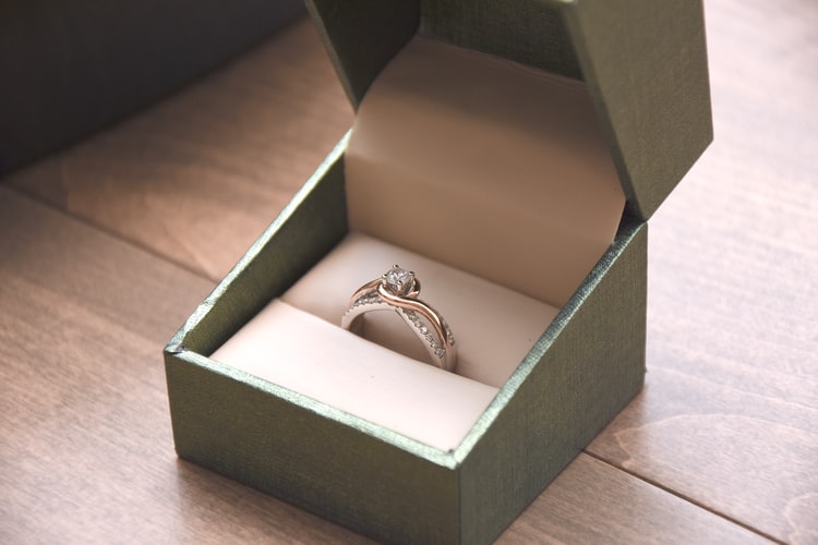 How to Shop for an engagement ring