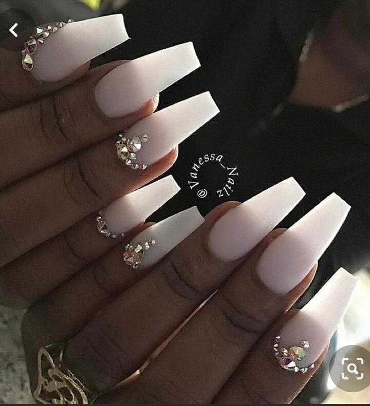 List of 7 Elegant Nail Designs That You Can Go For!