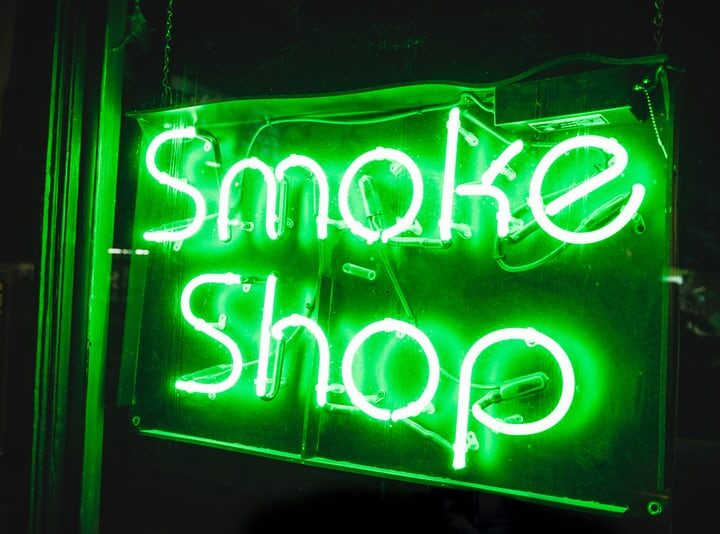 How To choose the Best Head Shop for Smokers Online