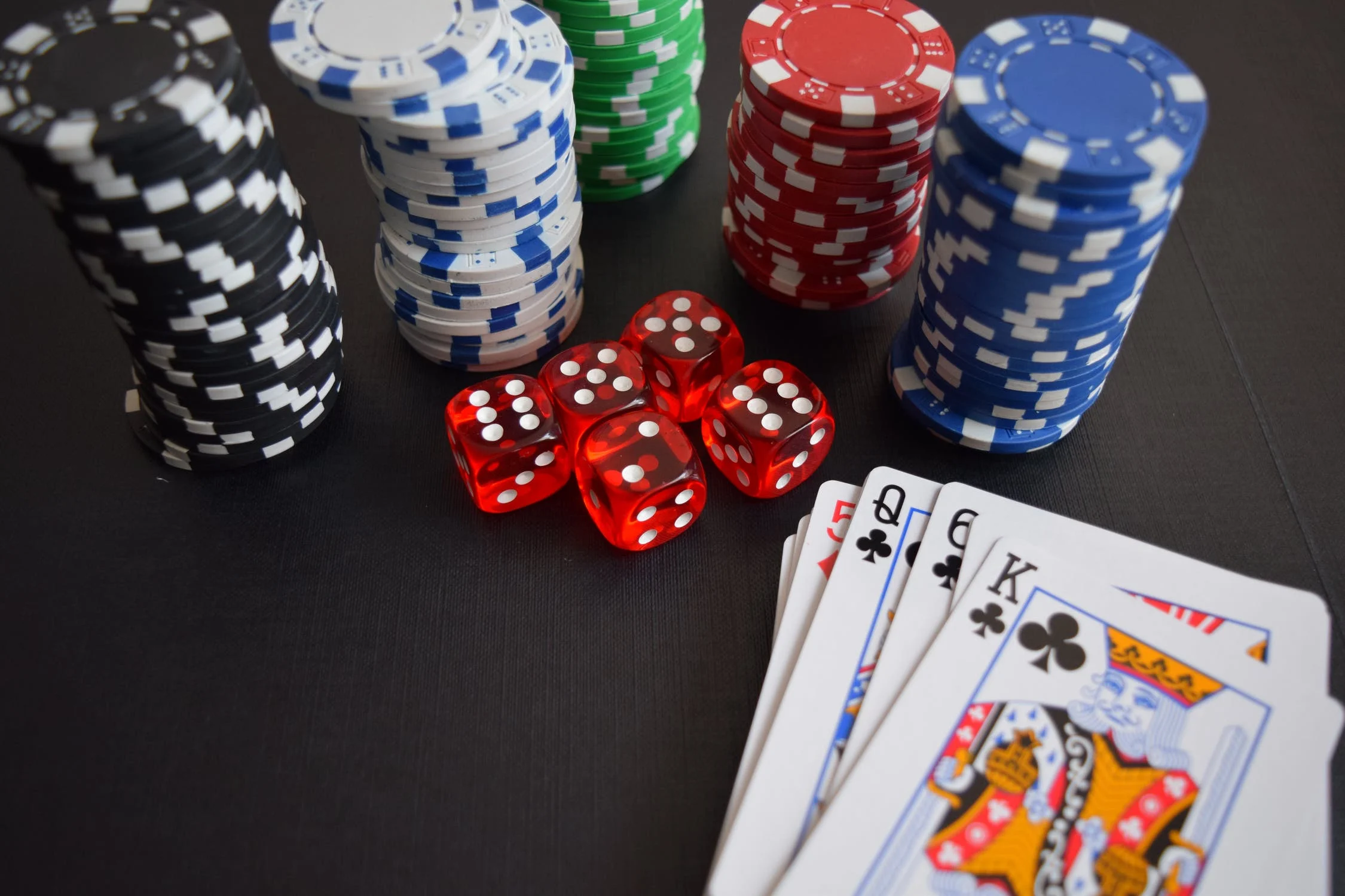 Few Tips To Play Safely At Casino