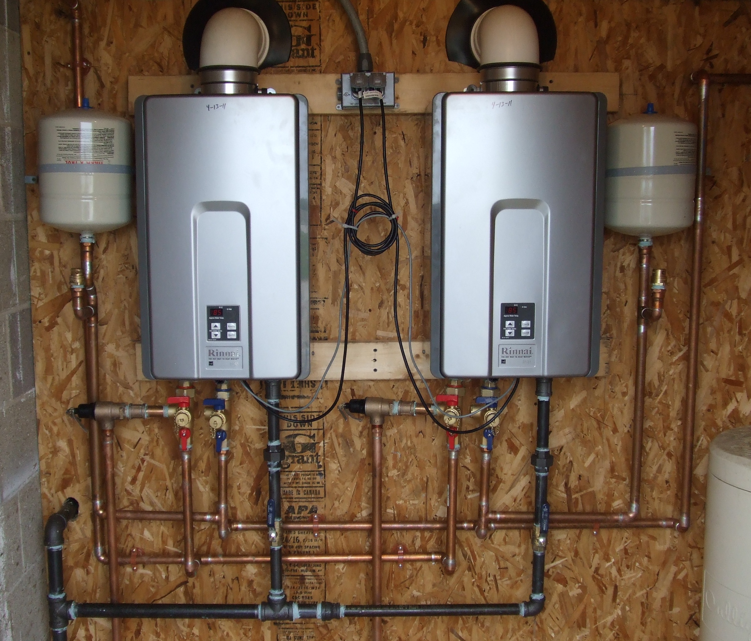 What are the 8 signs that a water heater is about to fail?