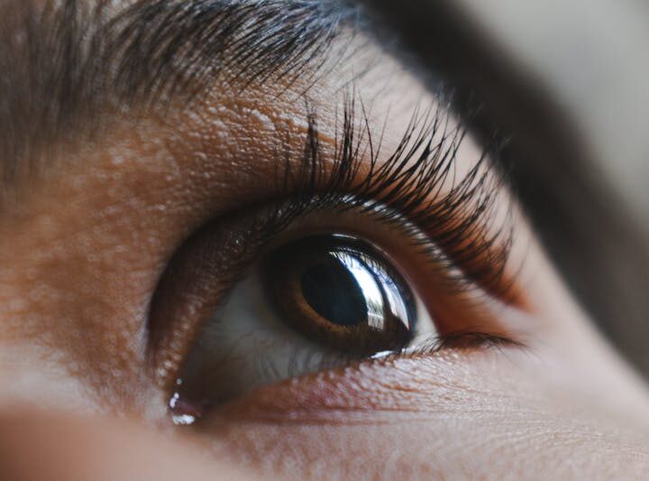 Achieving Long-Lasting Eyelash Extensions at Home: The Secrets from the Pros