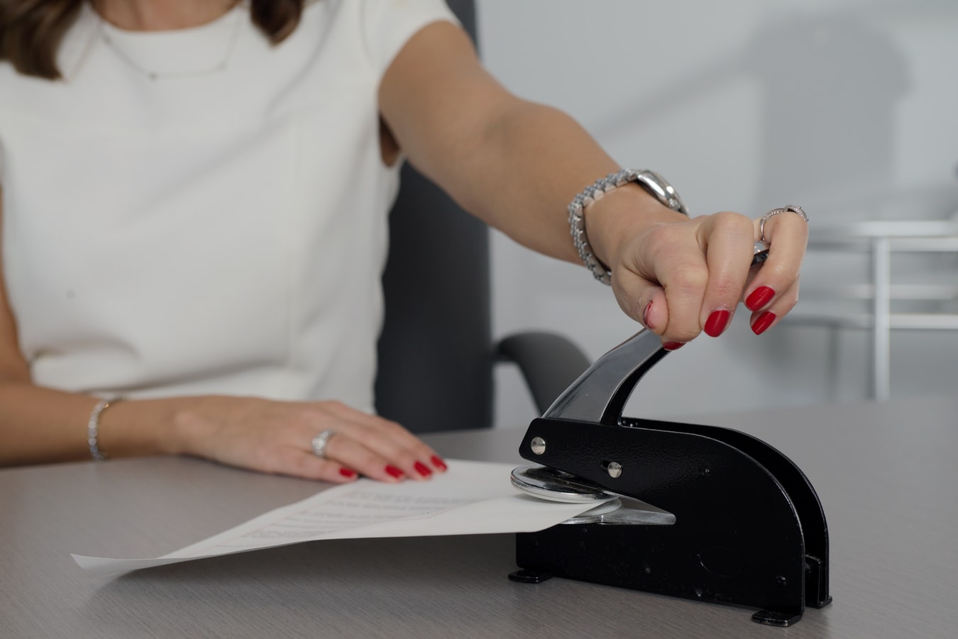 4 Reasons Your Business Might Need a Notary