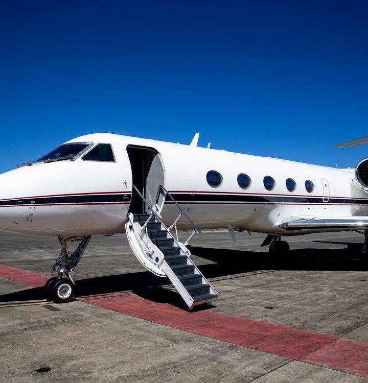 Which Members of the US Government Have Access To Private Jets?